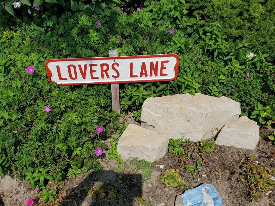 You will find many cute things in the gardens when strolling down Lovers Lane