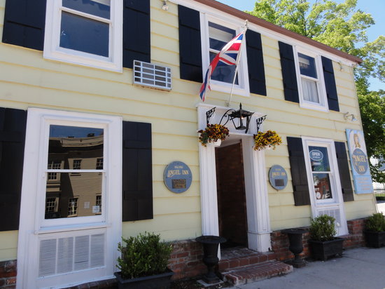 My experience at The Olde Angel Inn on my last visit to Niagara-on-the-Lake
