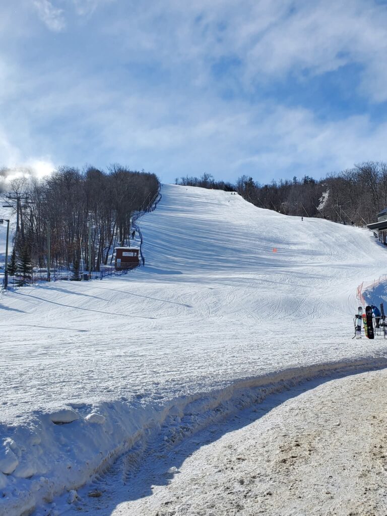 skiing at Blue Mountains is the ideal weekend winter getaway in Ontario for ski lovers