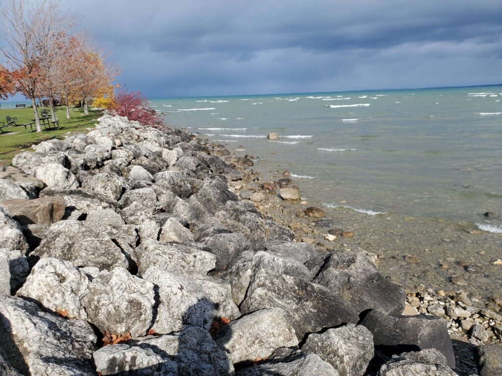 One of the best things to do in Collingwood is stroll the shores of Georgian Bay at Sunset Point Park