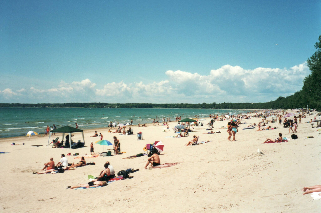 Sandbank Beach is best suited for nature lovers, photographers, couples, and families