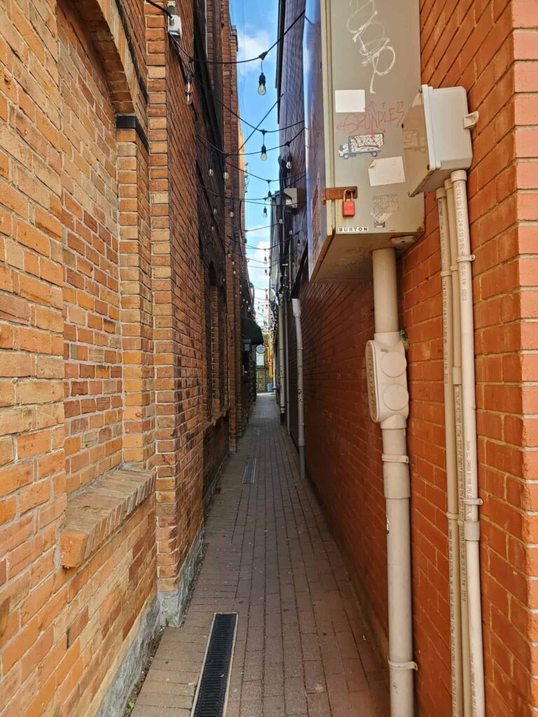 exploring the alleyway in downtown Collingwood on my way to a hidden cafe