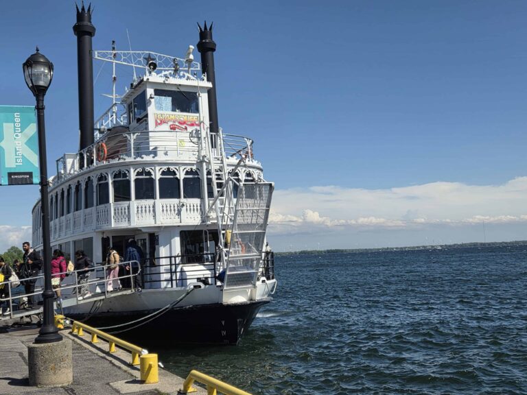 Cruising the 1000 Islands from Kingston