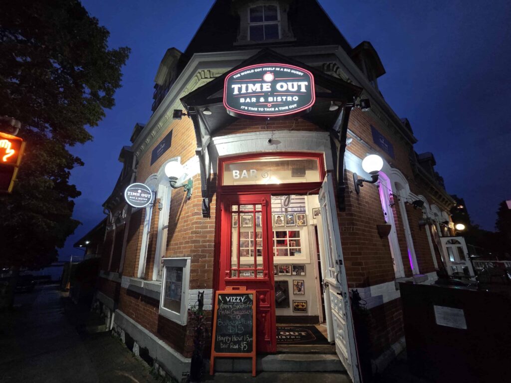 Kingston's nightlife is quiet compared to other Ontario cities. If you prefer a lively night atmosphere then Kingston isn't for you