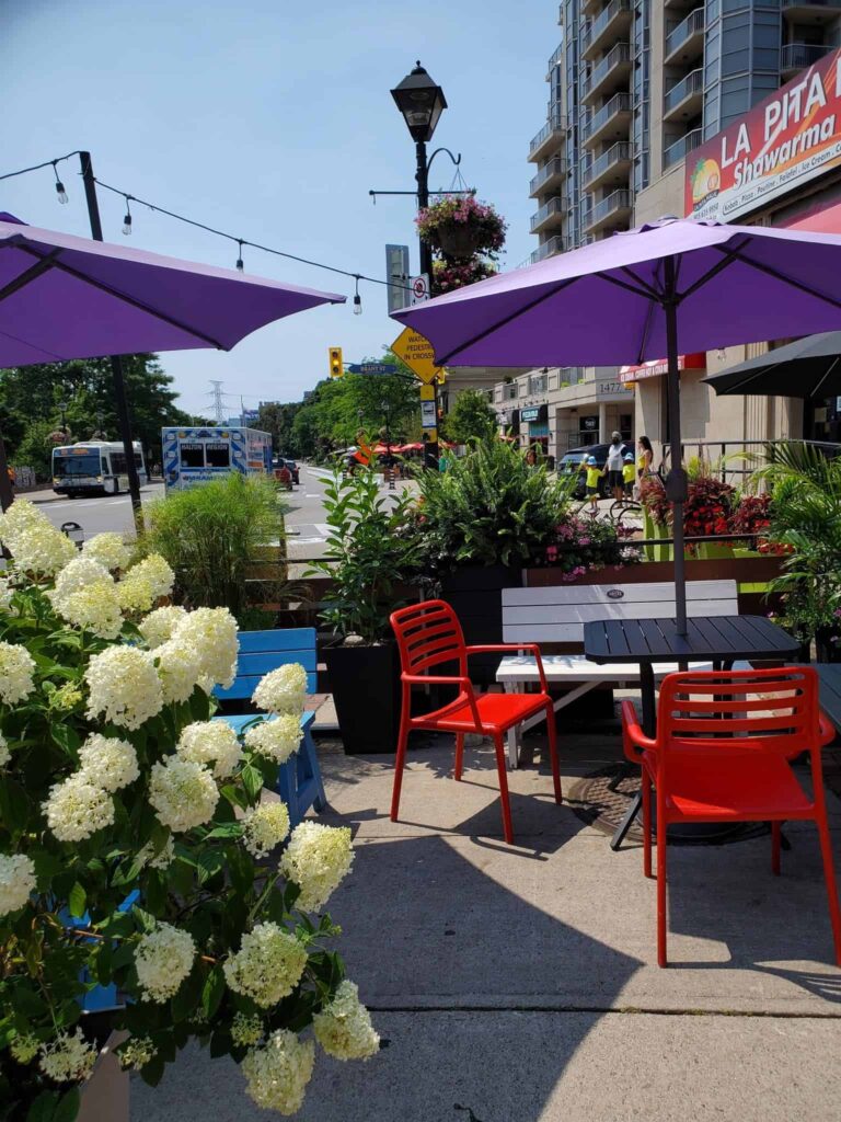 explore the shops and take in the beauty of the gardens when visiting Ontario - and it's free!