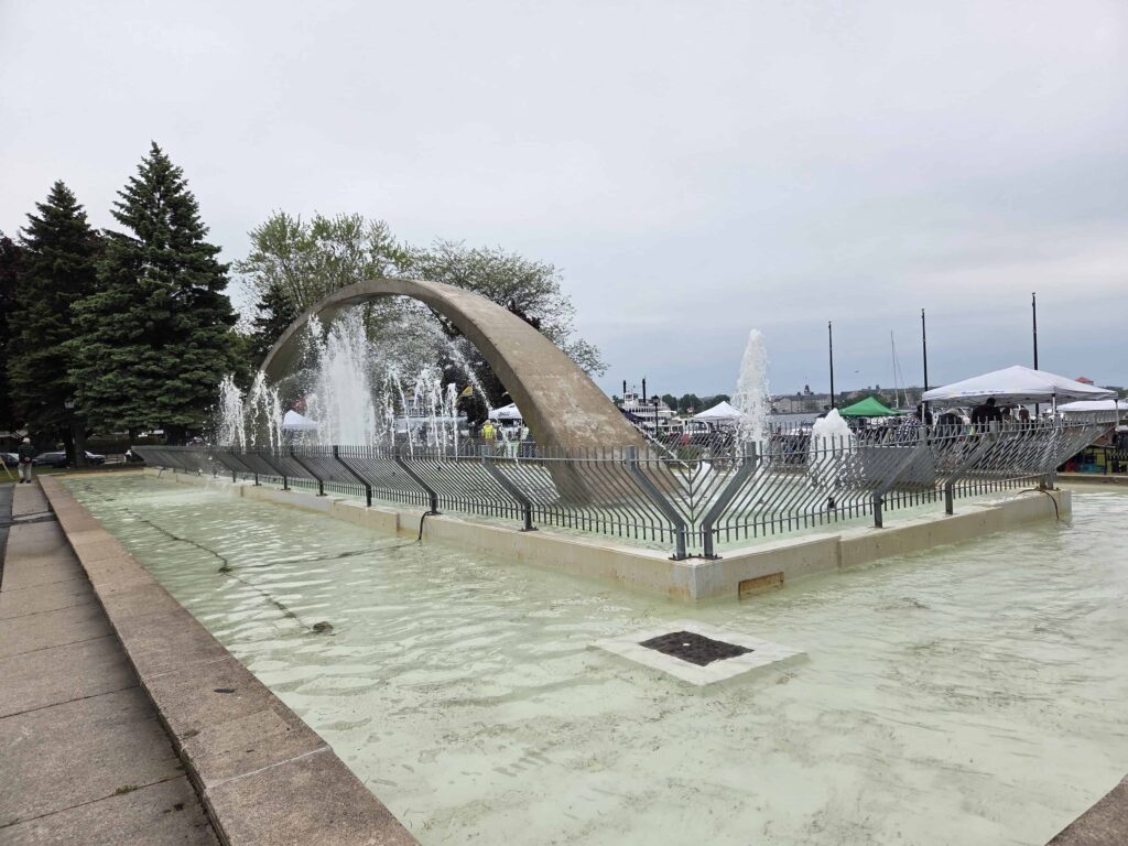 Are you wondering if Kingston is worth visiting? Most definitely if you love scenic waterfronts and parks