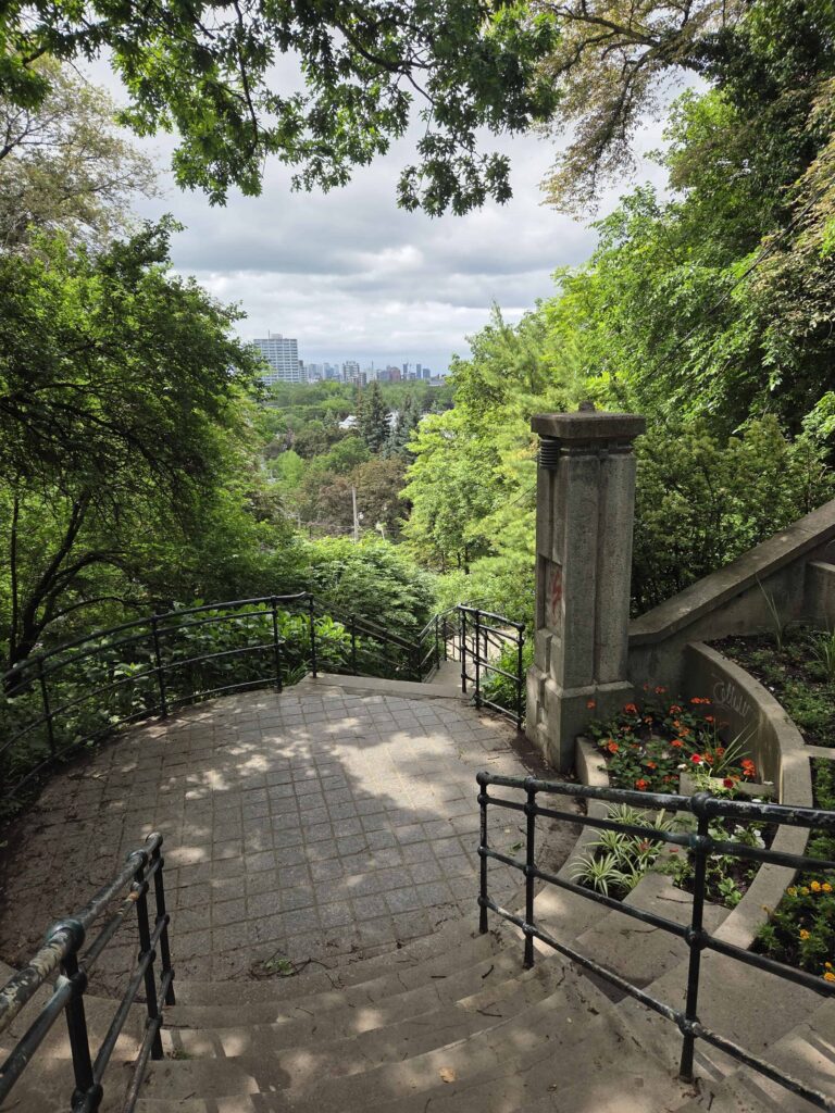 Toronto is a mix of skyscrapers, nature, and water, which makes it a popular Ontario tourist destination