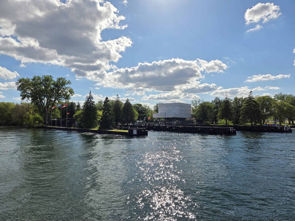 If you want to escape the city crowds of Toronto, take the ferry to the Toronto Island